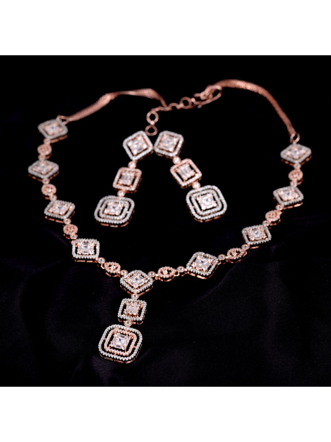 Minimal light weignt diamond necklace set earrings